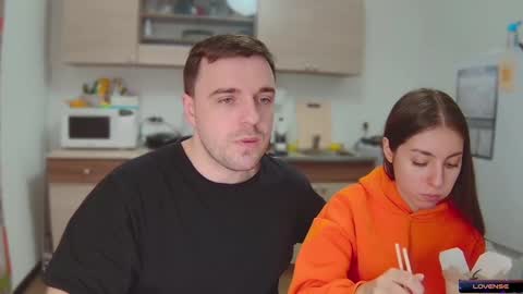 Julia and Mira online show from January 3, 5:20 pm