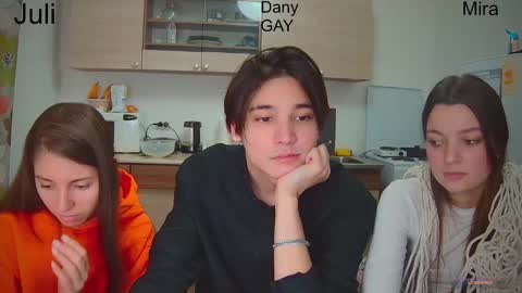 Julia and Mira online show from January 28, 3:04 pm