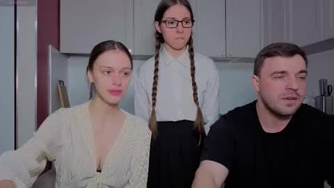 Julia and Mira online show from December 4, 10:24 am