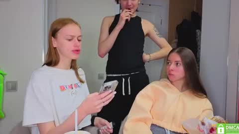 Julia and Mira online show from February 9, 10:08 am