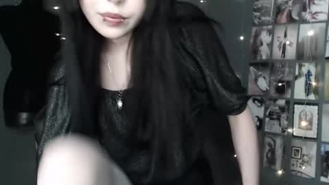 iiiiiiis online show from April 23, 7:41 am