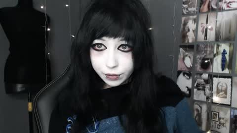 iiiiiiis online show from April 28, 6:35 pm