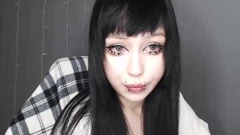 iiiiiiis online show from June 15, 12:29 pm