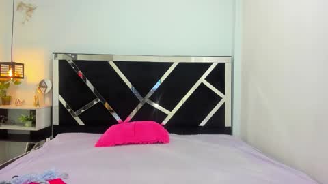 Snapshot of iisabella_noa chatting on September 10, 12:38 pm Isabella online show from September 10, 12:38 pm