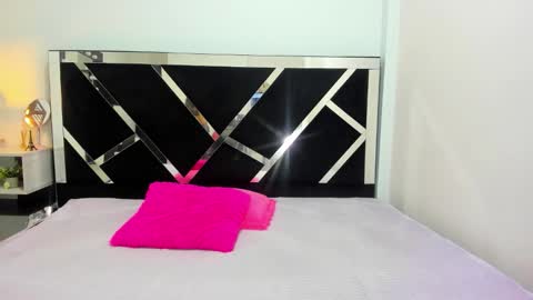 Snapshot of iisabella_noa chatting on September 20, 12:39 pm Isabella online show from September 20, 12:39 pm