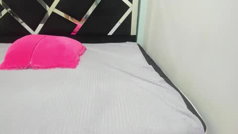 Snapshot of iisabella_noa chatting on September 22, 12:29 pm Isabella online show from September 22, 12:29 pm