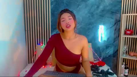 Snapshot of iisalombardi chatting on December 2, 3:56 am iisalombardi online show from December 2, 3:56 am