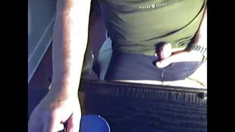 ikissuuuu online show from April 25, 2:14 pm