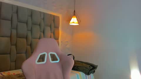 Snapshot of ile_matamba chatting on November 19, 12:05 pm ile_matamba online show from November 19, 12:05 pm