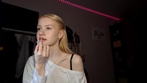 ShyLuna online show from February 1, 6:12 am