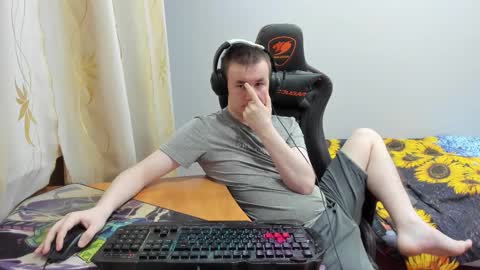 iliaskris online show from October 31, 3:07 am