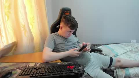 iliaskris online show from April 24, 11:01 am