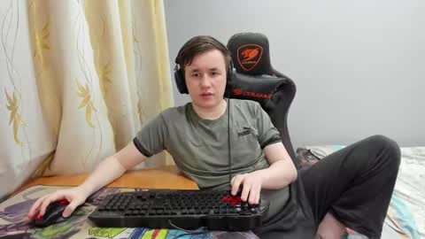 iliaskris online show from June 8, 10:32 pm