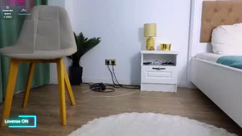 Snapshot of ilikeithaard chatting on June 14, 6:43 pm Emma online show from June 14, 6:43 pm