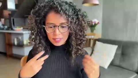 Snapshot of illaroom chatting on February 19, 7:27 pm Kloe online show from February 19, 7:27 pm