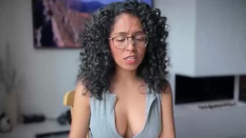 Kloe online show from April 29, 7:20 pm