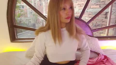 ILAYNA Independient model online show from April 16, 10:34 pm