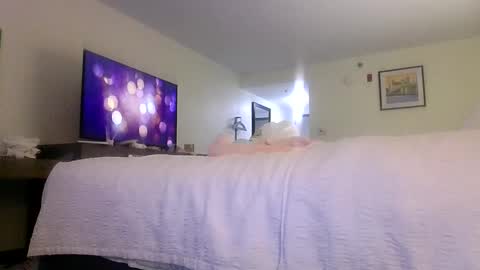 illuminatiheadspace1 online show from September 14, 7:13 pm