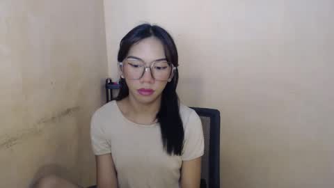 Snapshot of iloveyou28xx chatting on April 15, 4:25 pm CALL ME JEN YOUR SWEET GIRL 3 online show from April 15, 4:25 pm