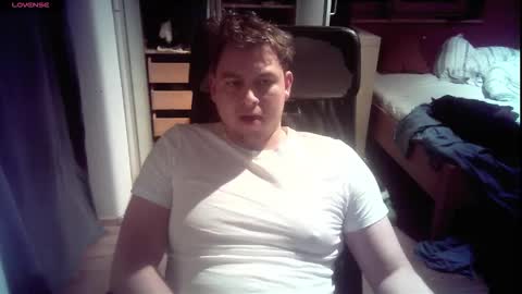 Snapshot of iloveyoutoo2000 chatting on December 2, 7:42 pm iloveyoutoo2000 online show from December 2, 7:42 pm