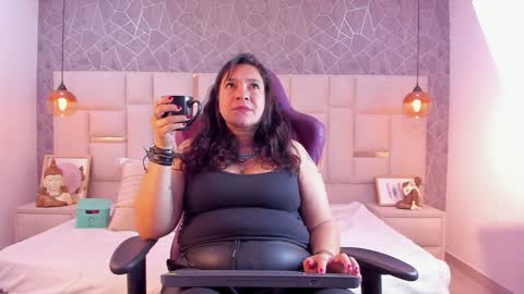 Snapshot of im_alaya chatting on February 2, 10:28 pm Alaya online show from February 2, 10:28 pm