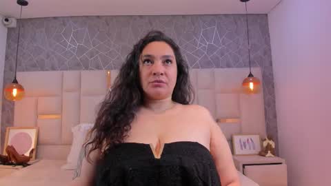 Snapshot of im_alaya chatting on November 12, 5:30 am Alaya online show from November 12, 5:30 am