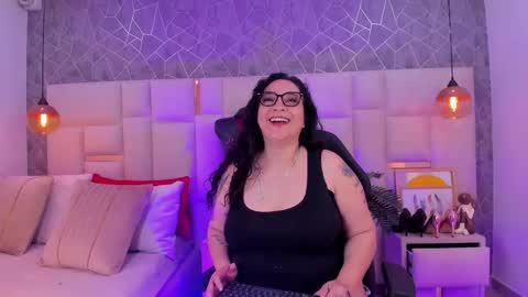 Snapshot of im_alaya chatting on December 2, 3:45 am Alaya online show from December 2, 3:45 am