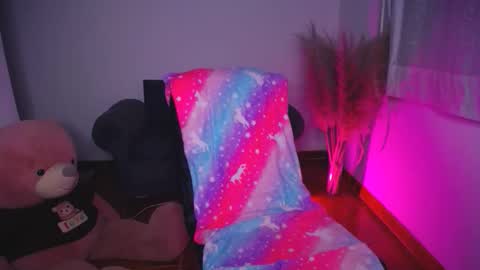 Alyn online show from November 4, 11:15 pm