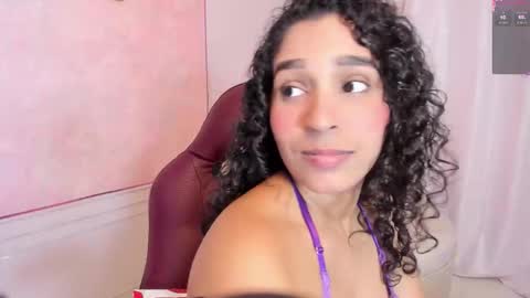 Snapshot of im_beliinda chatting on October 1, 4:40 am Belinda Mesa online show from October 1, 4:40 am