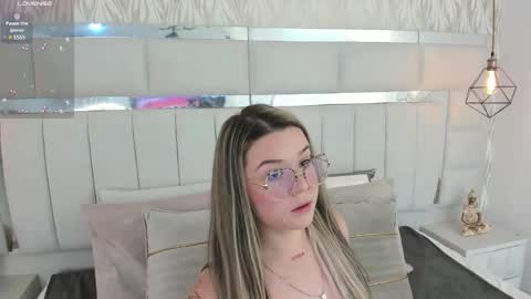 Snapshot of im_dalhia chatting on January 8, 8:29 pm DAHLIA online show from January 8, 8:29 pm