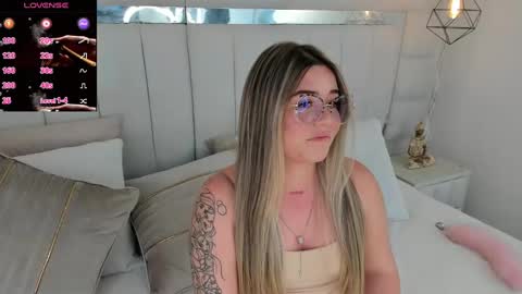 Snapshot of im_dalhia chatting on January 11, 4:57 pm DAHLIA online show from January 11, 4:57 pm