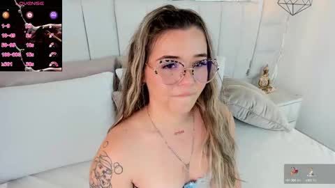 Snapshot of im_dalhia chatting on January 15, 10:57 pm DAHLIA online show from January 15, 10:57 pm