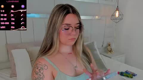 Snapshot of im_dalhia chatting on January 17, 8:55 pm DAHLIA online show from January 17, 8:55 pm