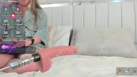 Snapshot of im_dalhia chatting on January 30, 12:18 am DAHLIA online show from January 30, 12:18 am