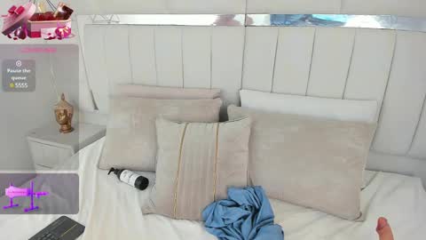 Snapshot of im_dalhia chatting on February 19, 2:23 am DAHLIA online show from February 19, 2:23 am