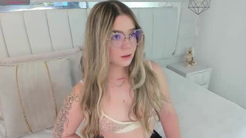 Snapshot of im_dalhia chatting on March 4, 8:38 pm DAHLIA online show from March 4, 8:38 pm