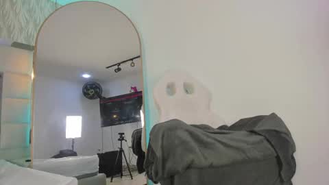 Snapshot of im_dalhia chatting on September 14, 1:32 pm DAHLIA online show from September 14, 1:32 pm