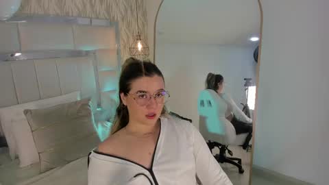 Snapshot of im_dalhia chatting on September 17, 9:27 pm DAHLIA online show from September 17, 9:27 pm