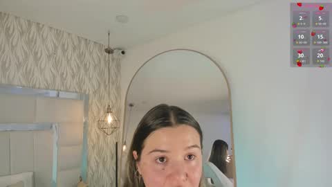 Snapshot of im_dalhia chatting on September 18, 8:44 pm DAHLIA online show from September 18, 8:44 pm