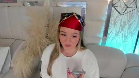 Snapshot of im_dalhia chatting on November 20, 8:52 pm DAHLIA online show from November 20, 8:52 pm