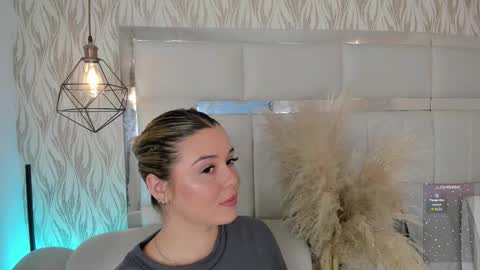 Snapshot of im_dalhia chatting on December 3, 9:24 pm DAHLIA online show from December 3, 9:24 pm