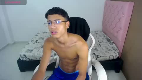 Snapshot of im_david01 chatting on May 3, 12:27 am im_david01 online show from May 3, 12:27 am