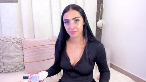 im_isabella1 online show from April 3, 5:16 am