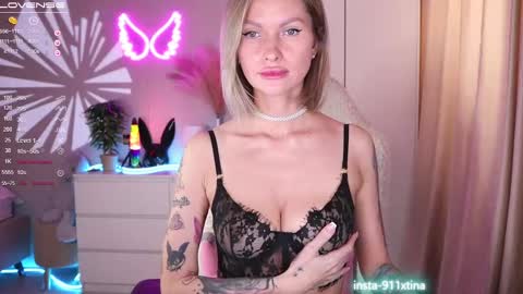 Snapshot of im_kristina chatting on February 18, 4:58 am Kris online show from February 18, 4:58 am