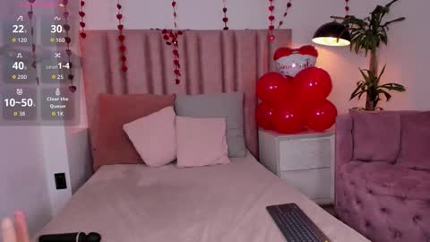 Luna Luxe online show from February 15, 1:09 pm