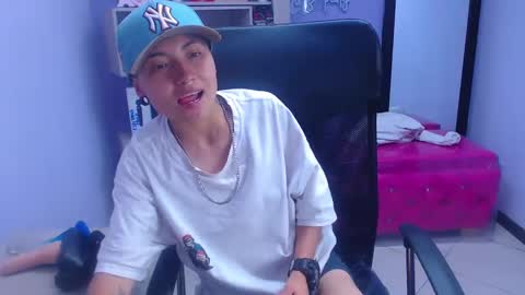 Snapshot of im_mathias chatting on February 13, 7:35 am mathias online show from February 13, 7:35 am