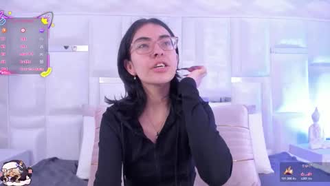 Snapshot of im_molly_angel chatting on November 9, 3:32 pm Moly online show from November 9, 3:32 pm