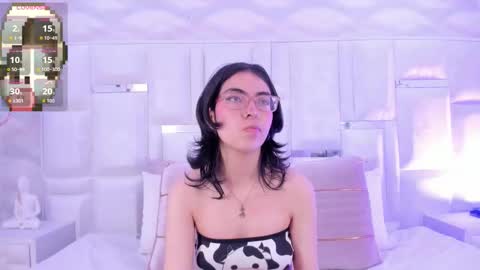 Snapshot of im_molly_angel chatting on November 19, 8:42 pm Moly online show from November 19, 8:42 pm