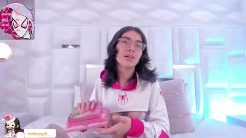 Snapshot of im_molly_angel chatting on December 3, 8:29 pm Moly online show from December 3, 8:29 pm