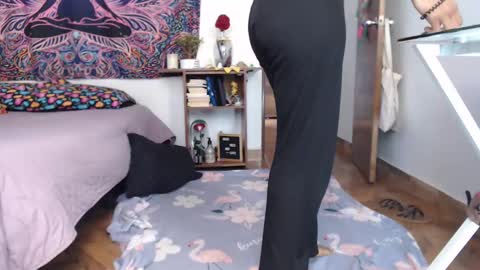 Cutie pie online show from October 21, 2:51 pm